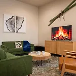 Lift House Lodge, Pet Friendly, Premium Studio Condo