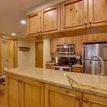 Condo With Hot Tub Access - Quick Bus Trip To Ski!