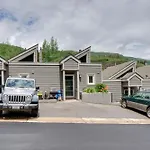Chillside Chalet Modern West Vail Townhouse!