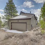 Panoramic Mountain-View Retreat With Hot Tub And Deck!