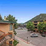 Top-Floor Condo Downtown With Stunning Views