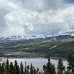 New! Marriott Slope View Ski & Summer Luxury Studio Sleeps 4 Full Kitchen, Amenities & Paid Parking