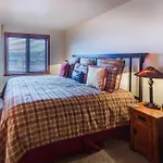 Bear Claw 412 - Ski-In Ski-Out Condo!