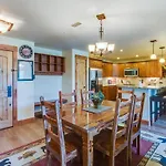Trappeurs Crossing: Emerald Lodge