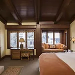 Plaza Lodge