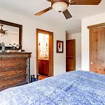 Three-Bedroom Highland Greens Townhome 36