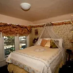 3Rd Street Nest Bed & Breakfast