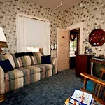 3Rd Street Nest Bed & Breakfast