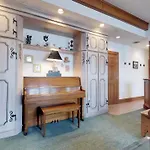 Plaza Lodge