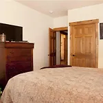3206 Champagne Lodge, Trappeur\'S Crossing