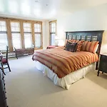 Westwall Lodge