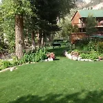 Rivers Edge Motel Lodge & Resort