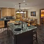 Creekside Chalet: 6Br Luxury Private Mountain Home