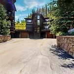 Woods Manor 101A