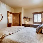 Updated Western Cabin 2 Blocks To Grand Lake!