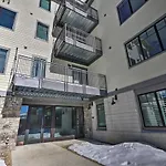 Condo With View - 1 Block To Main St - 4 Mi To Ski!
