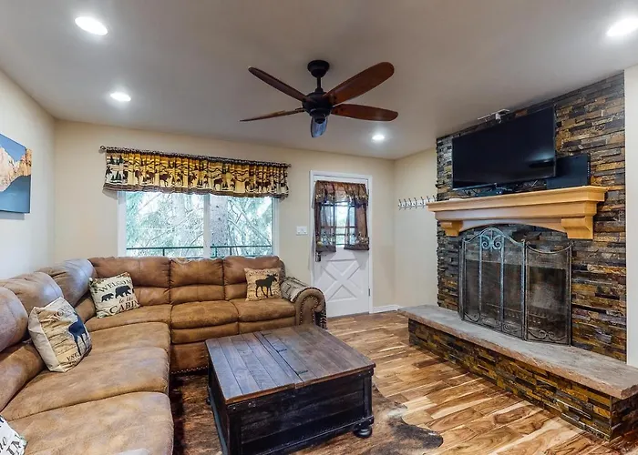 Modern Hi Country Haus Getaway 10-15
