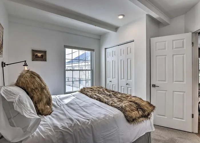 Prime East Vail Condo Mountain Meets Modern!
