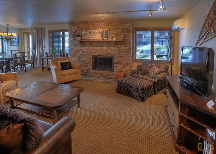Bear Claw 315 - Ski-In Ski-Out Condo!