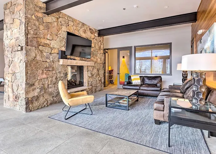 Luxurious Silverthorne Home With Patio Ski On-Site!