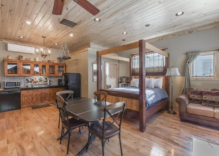 Lotus Mountain Suites West Suite