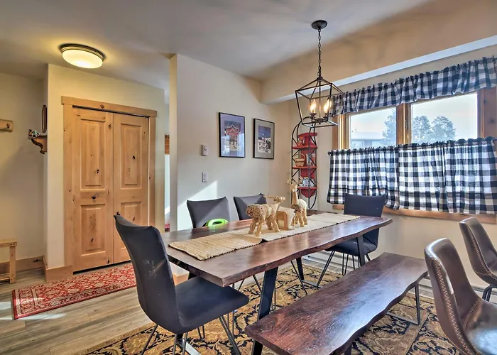 Cozy Mountain Getaway With Ski Shuttle Access!