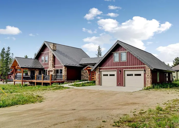 Custom Luxury Home I Hot Tub I Great Views I Best Price I Free Adventures Daily