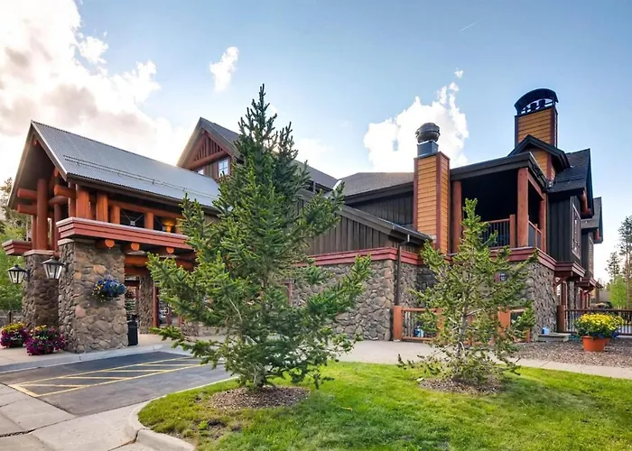 Luxury 3 Bedroom Ski In, Ski Out Mountain Vacation Rental Just Steps From The Snowflake Ski Lift