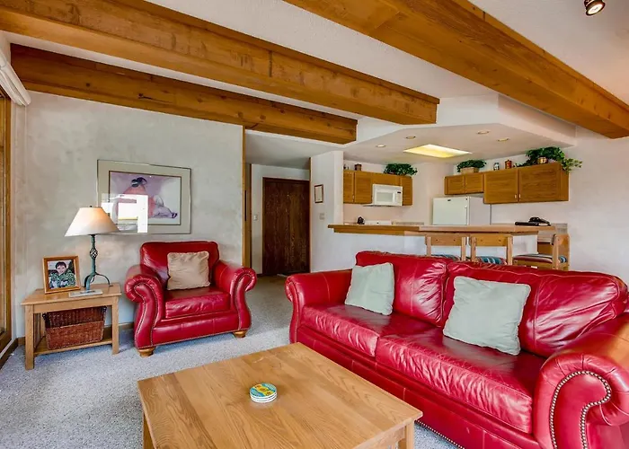 2 Bedroom With Views Of Wood Creek & Mountains Condo