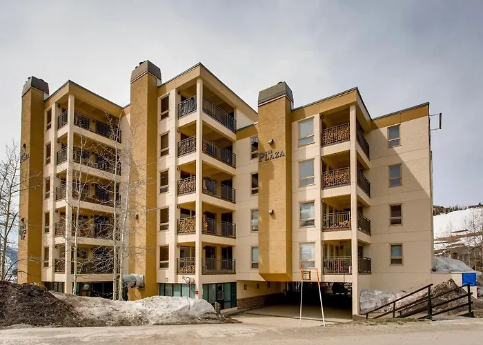 Gorgeous & Modern 3 Bedroom Condo Plaza Condo