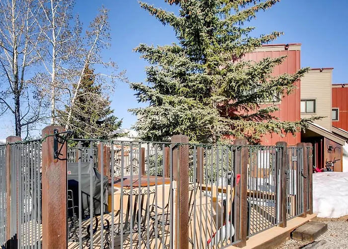 2 Bedroom Buttes Condo- Breathtaking Views Of Mountain Range Condo