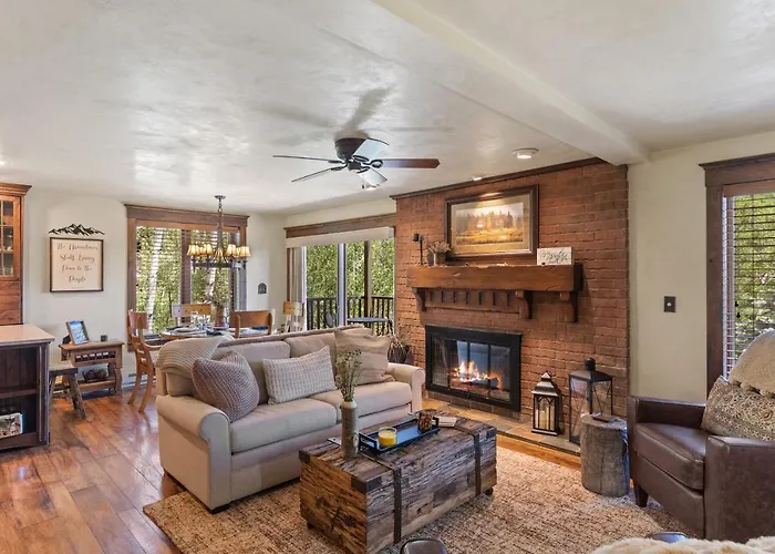 Bear Claw 301 - Ski-In Ski-Out Condo!