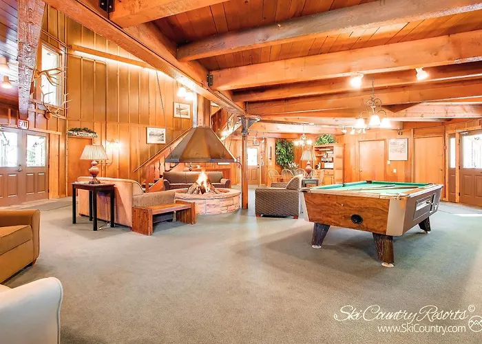 Cozy Top Floor Unit With Lots Of Windows Affordable & Steps From Main Street Pm8D