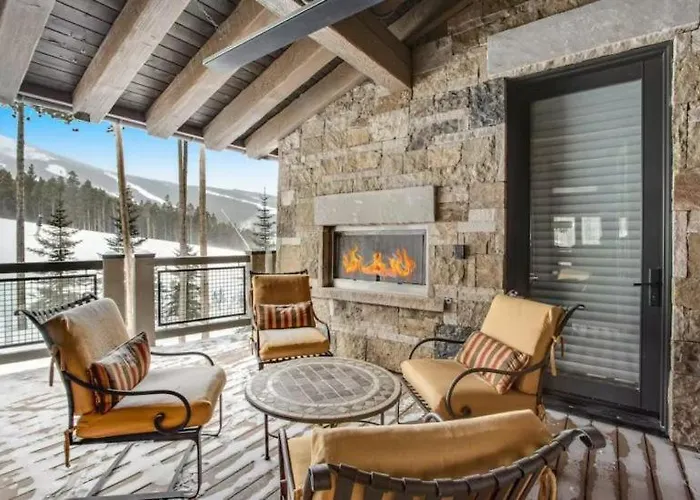 Luxurious 6-Bedroom Ski-In-Ski-Out Home, Very Spacious, With Private Hot Tub And Game Room,