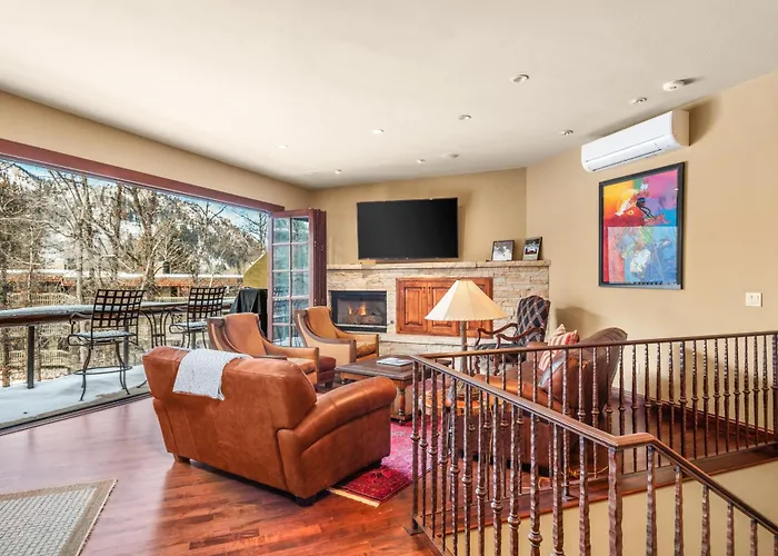 315 Park Avenue, Luxury Townhouse With River Views In Aspen