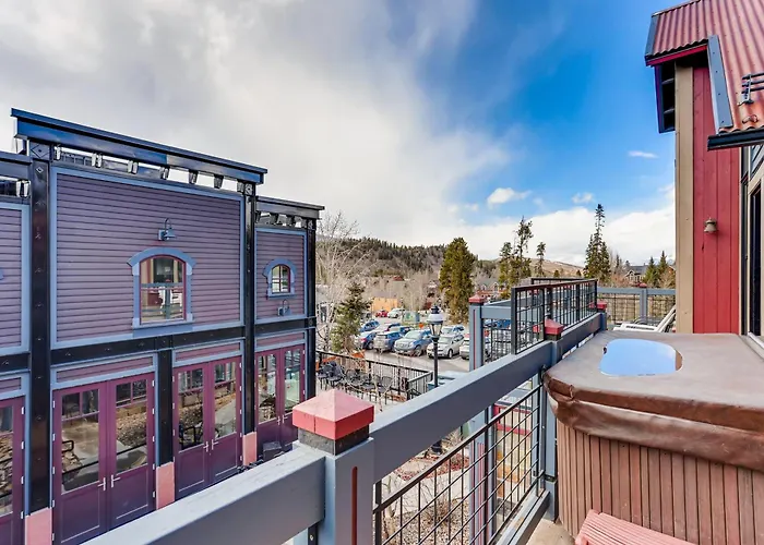The Lavish Lincoln Luxe Alpine Loft