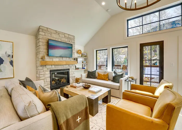 Inviting And Renovated Home In Crested Butte!