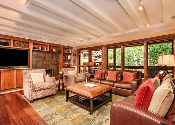 Fasching Haus Unit 10, Townhouse W/ Private Deck, Great Views, 2 Blocks To Downtown Aspen