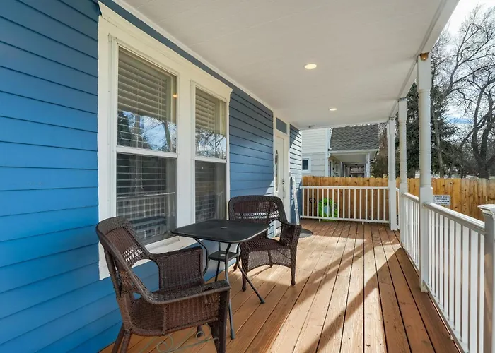 Downtown Getaway - Balcony - King Beds