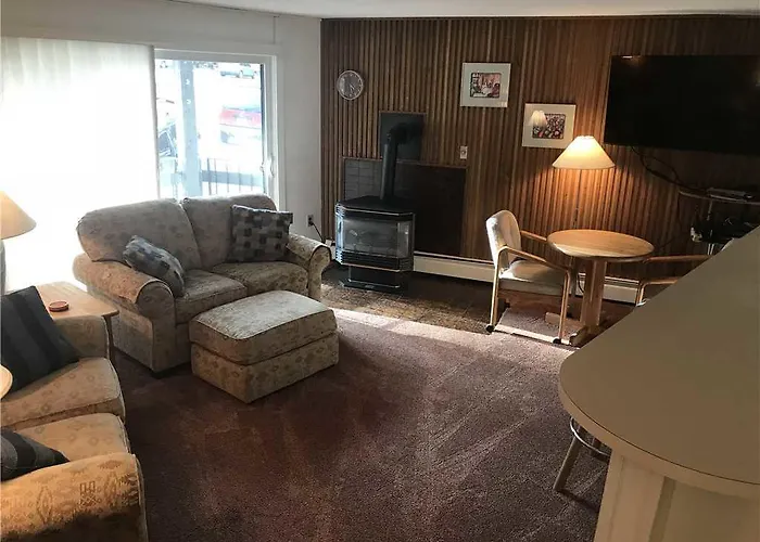Invitingly Furnished 2 Bedroom - Gold Camp II E89
