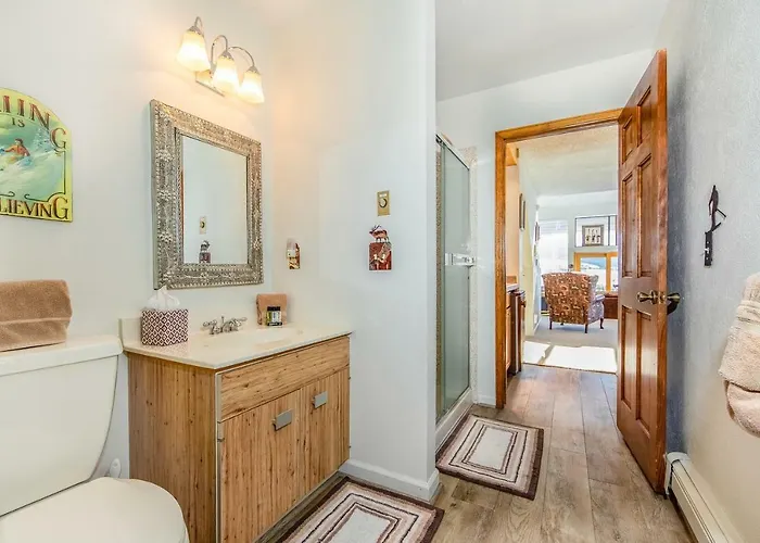 4 Bed 4 Bath Studio Apartment In Fraser
