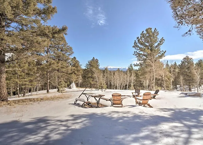 Log Cabin With Mountain Views About 30 Mi To Pikes Peak!