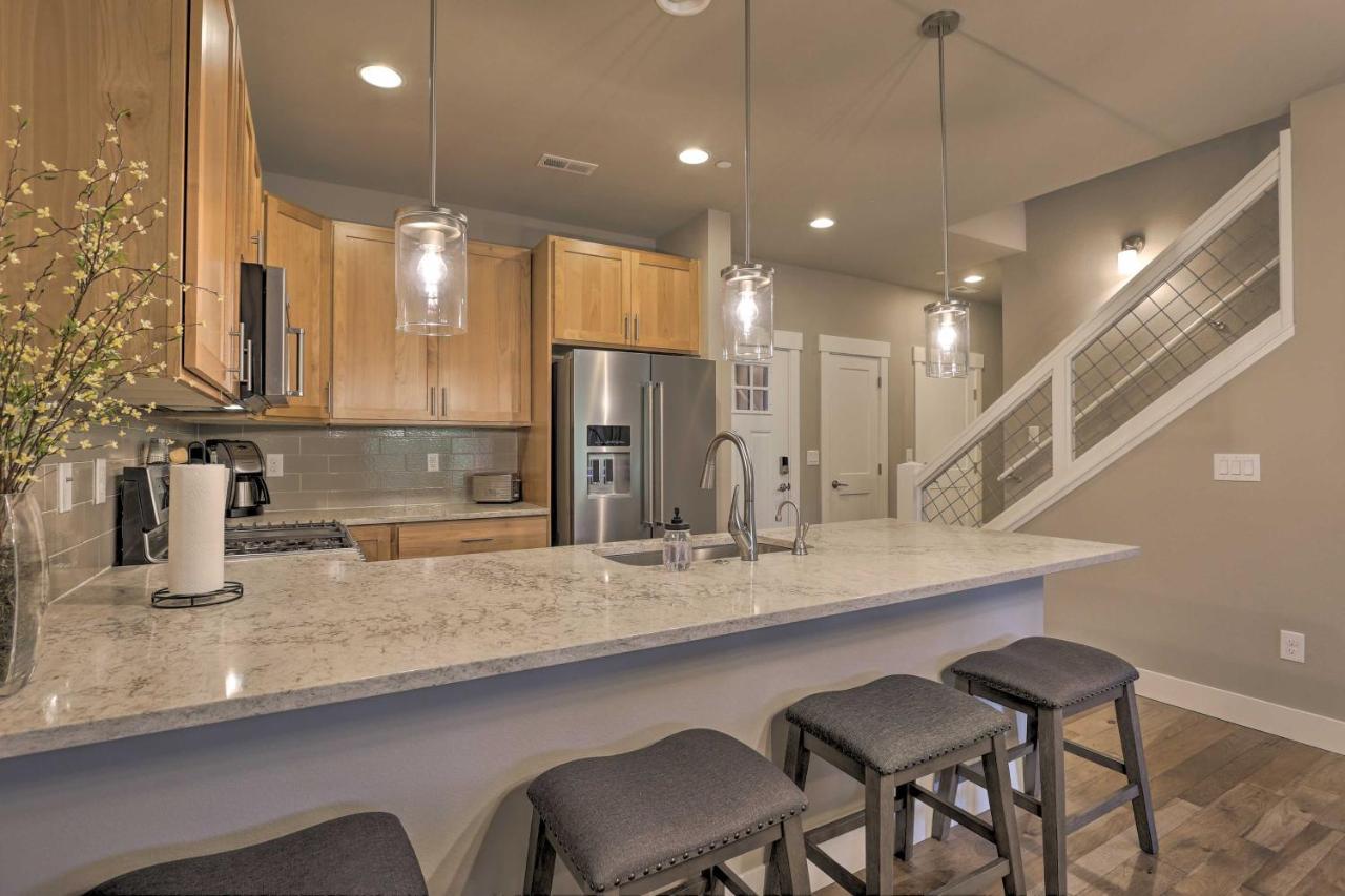 Holiday home Retreat, Walk To Shuttle And Main St *
