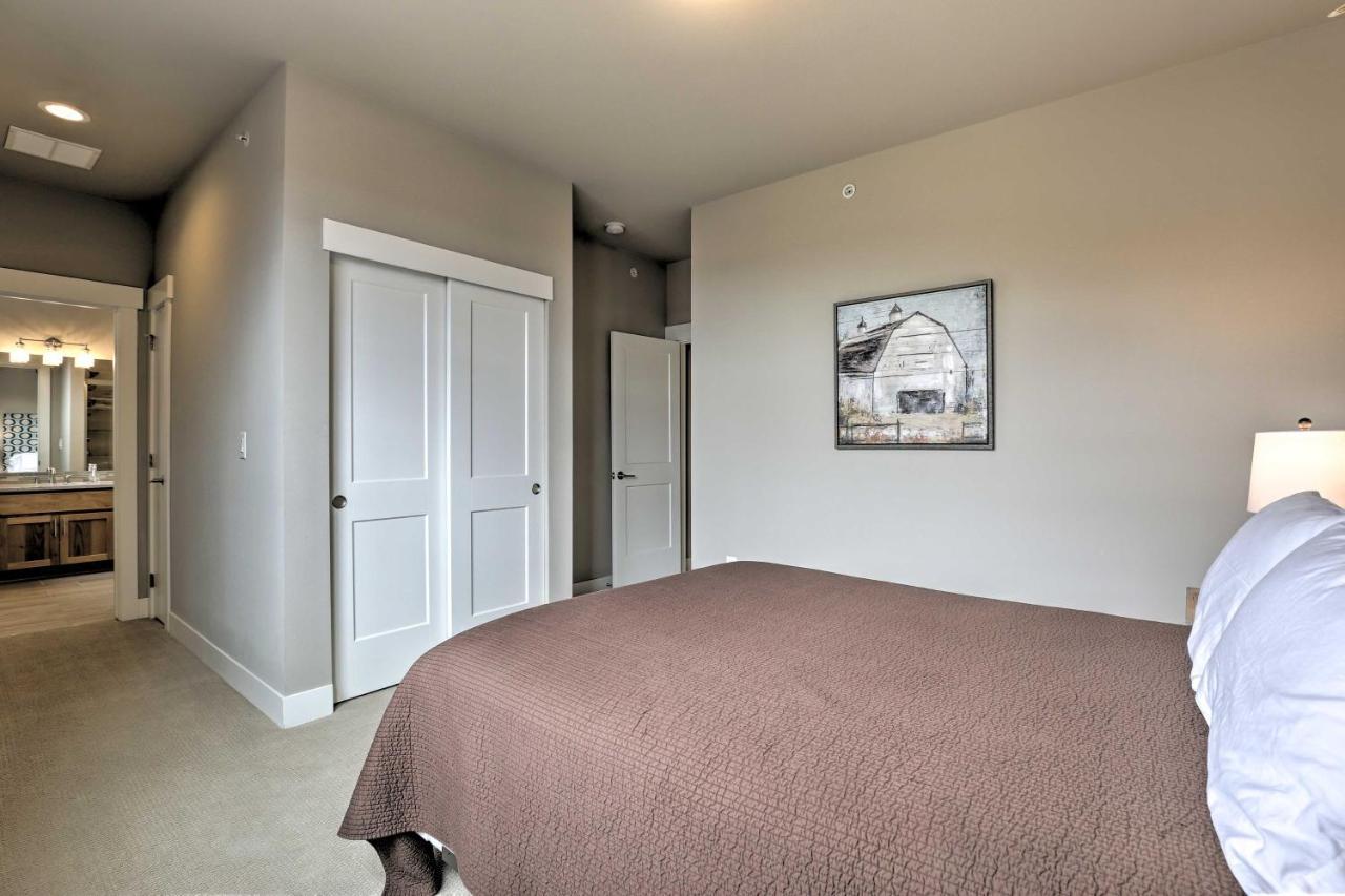 Holiday home Retreat, Walk To Shuttle And Main St