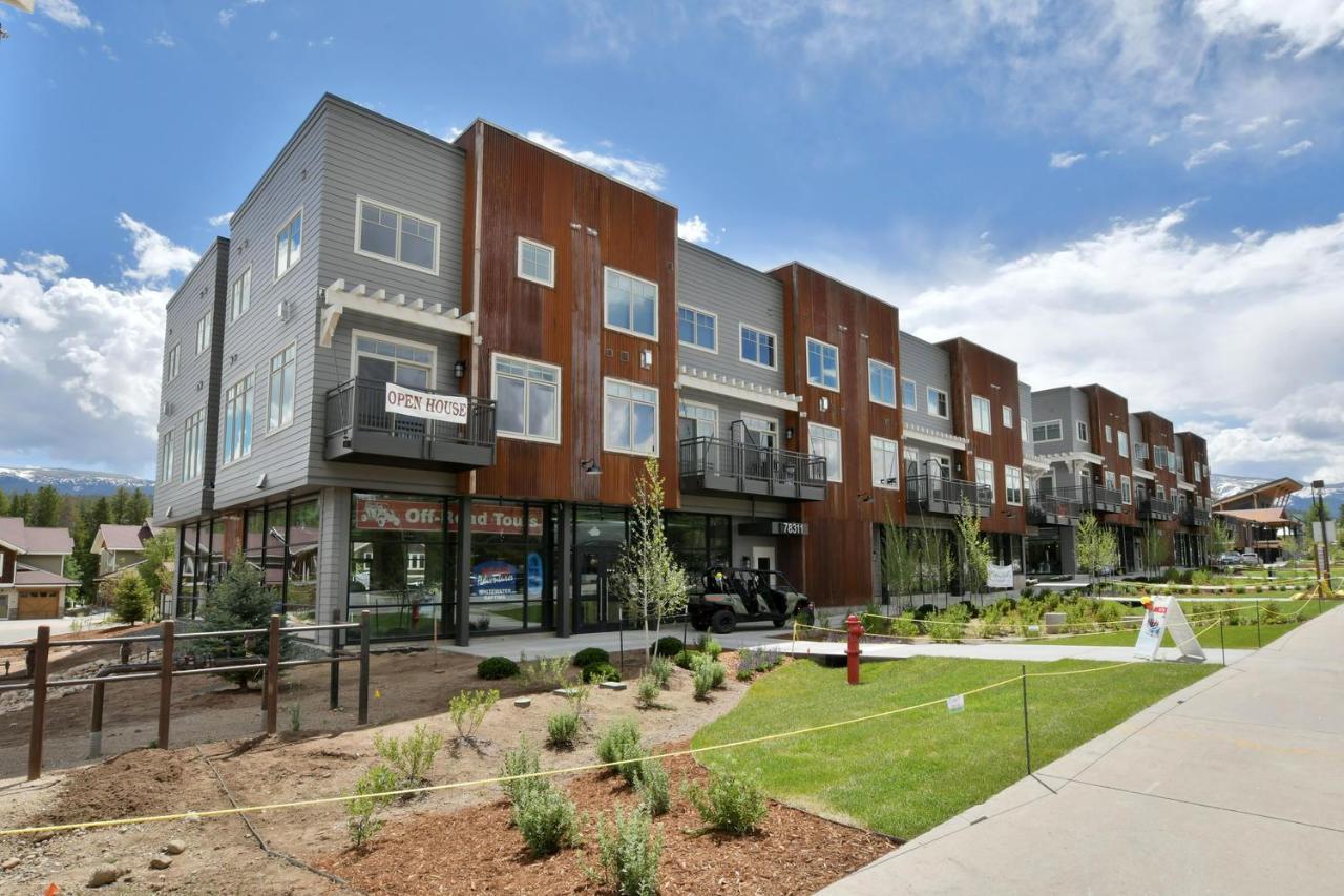 Luxury Loft Retreat: Hot Tub, Views & Activity Perks * Winter Park