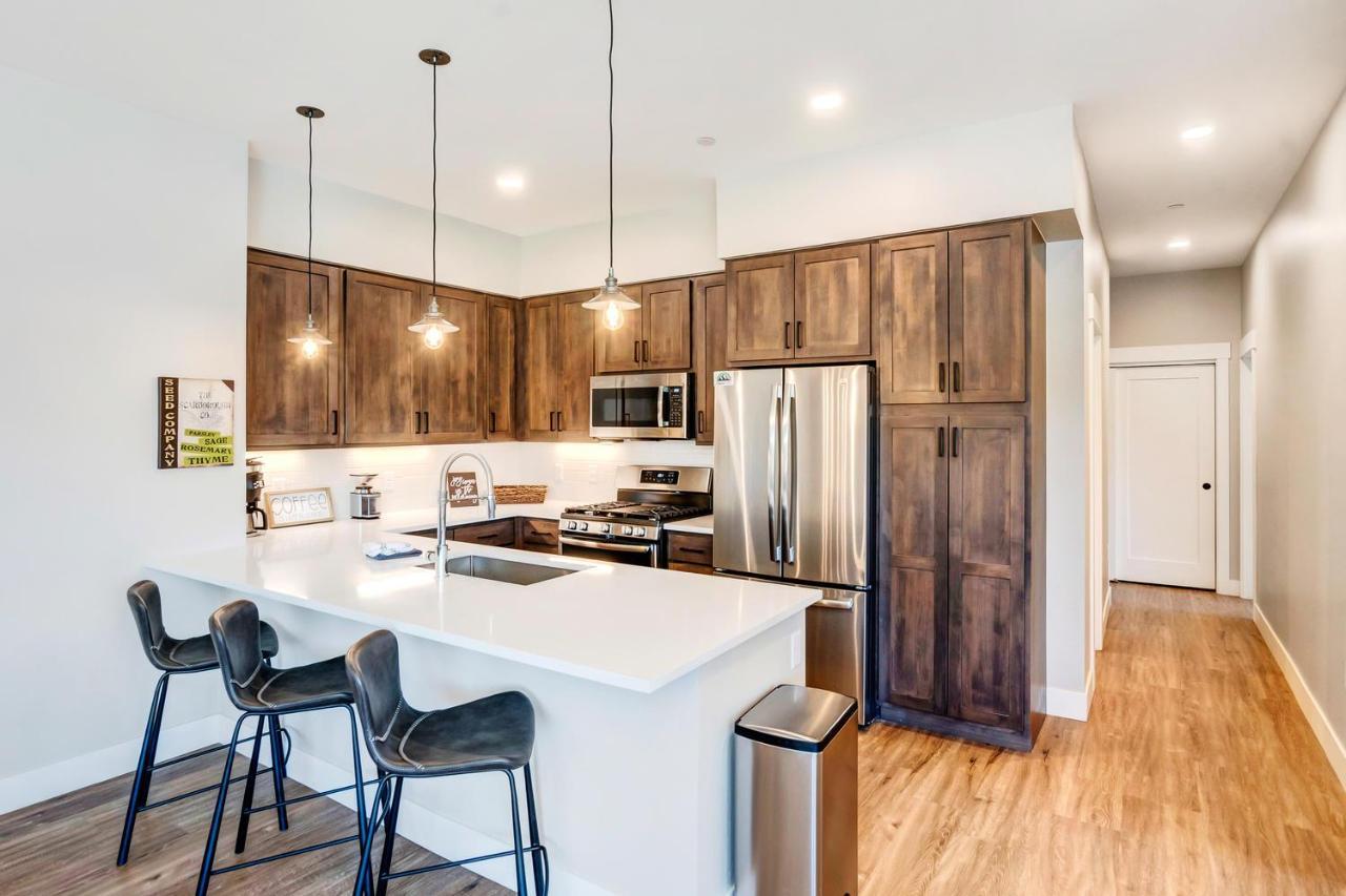 Luxury Loft 308: Mountain Views & Hot Tub Retreat Holiday home