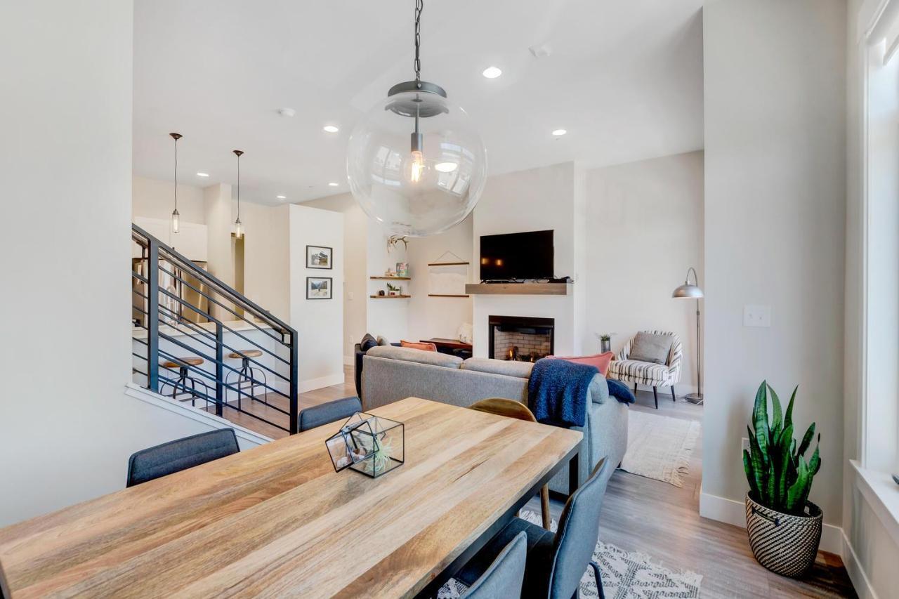 Luxury Loft: Mountain Views & Hot Tub Retreat Winter Park