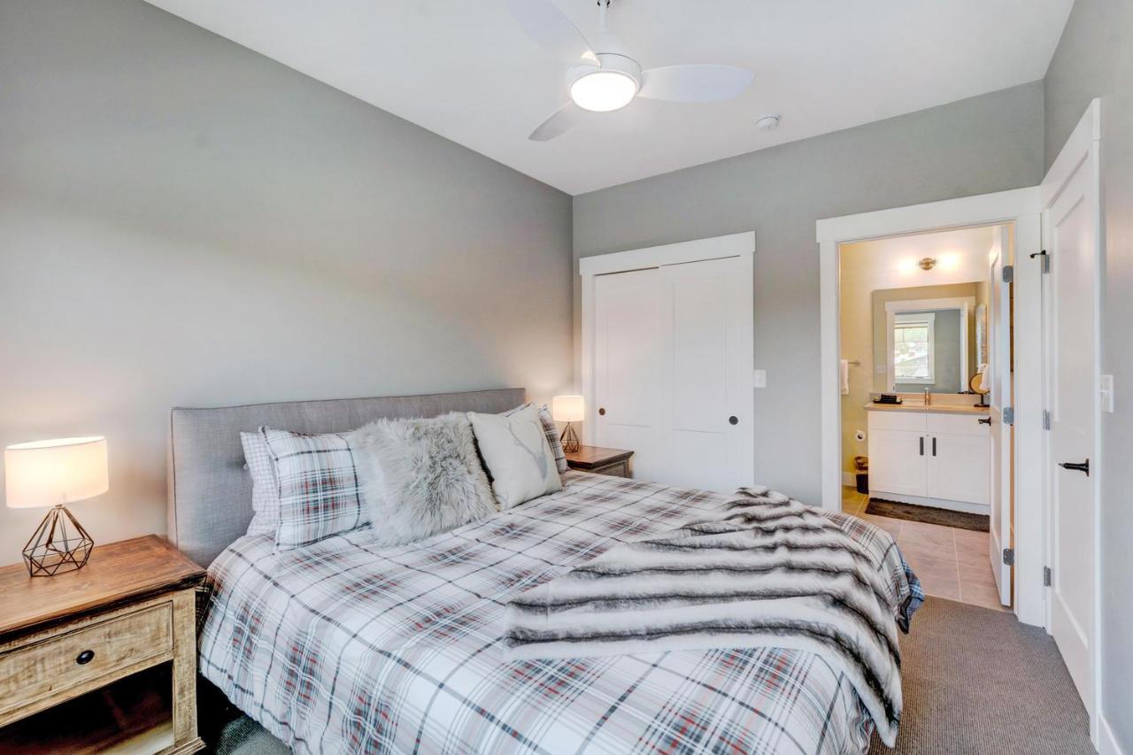 Luxury Loft Retreat: Hot Tub, Views & Activity Perks *