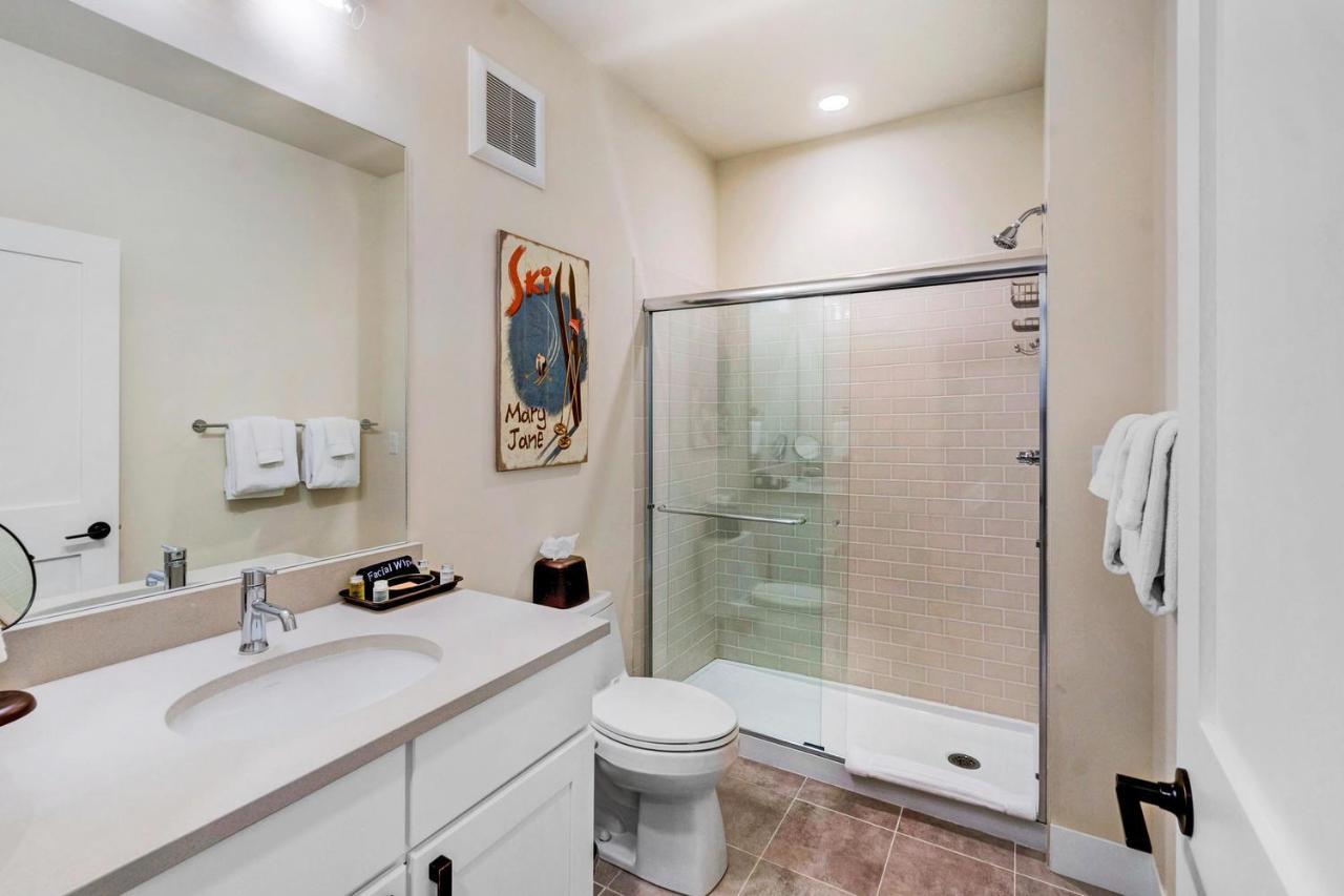 Luxury Loft Retreat: Hot Tub, Views & Activity Perks Holiday home Winter Park