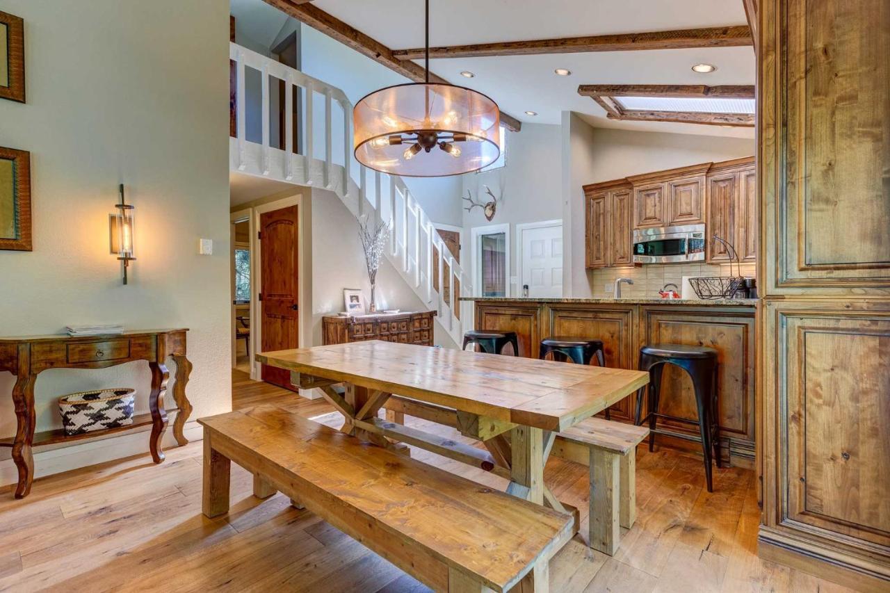 Mountain-view With Balcony And Gas Grill! Vail